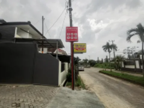 紅多茲飯店@楠榜烏里普蘇莫哈喬街