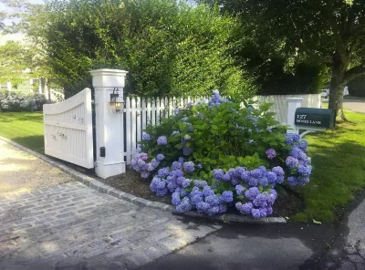 Southampton Village OasisSummer 2025 S/O, Thinking September in Hamptons? Hotels near Cryder Beach
