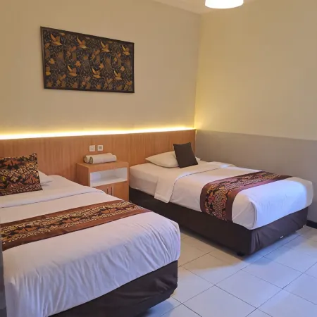 Wisma Anugerah Redpartner Near Masjid Zayed Solo
