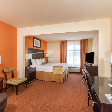 La Quinta Inn & Suites by Wyndham Tulsa Midtown