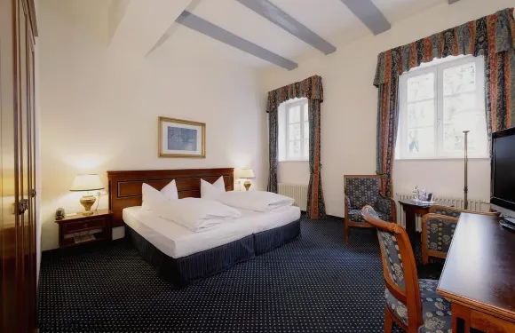 祖高蒙瓦瑟堡酒店