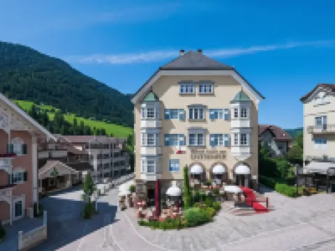 阿姆斯塞特奈克經典飯店 Museum Gherdëina附近的飯店