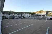 Colonial Rose Motel - parcheggio