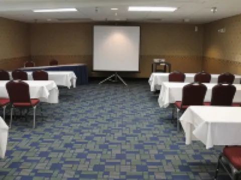 Days Inn & Suites by Wyndham Bridgeport - Clarksburg Hotels in Clarksburg