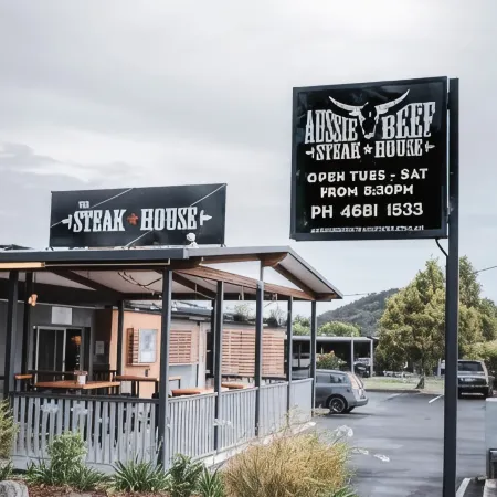 High Street Motor Inn & Steakhouse