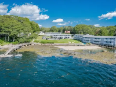 Smuggler's Cove Inn Hotels in Lincoln County