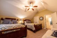 Luxury Lakefront Getaway on Beautiful Lake Sinclair