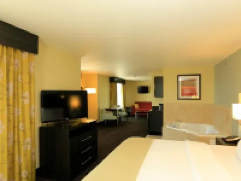 Holiday Inn Express & Suites MARION by IHG Hotels in Marion