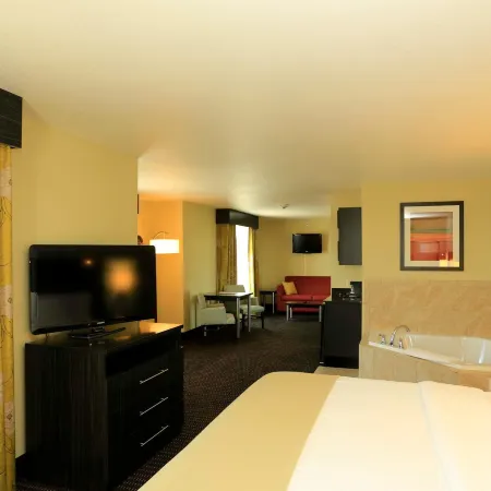 Holiday Inn Express & Suites MARION by IHG