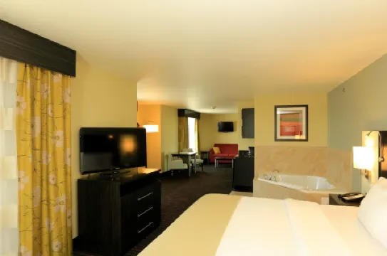 Holiday Inn Express & Suites MARION by IHG