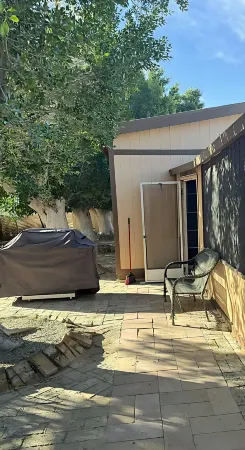 RV in foothills located near stores. Smoking area with fire pit provided.