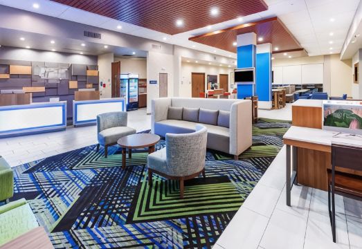 2. 홀리데이 인 익..