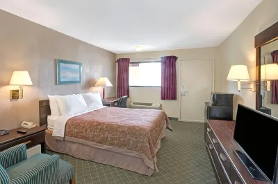 Super 8 by Wyndham Shelby Hotels near Strings Attached