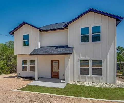 New Modern Family home w Boat parking & minutes from boat ramp & Lake beaches!
