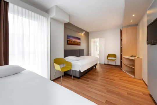 Ibis Wuerzburg City Отели рядом с достопримечательностью «Old Main Bridge»