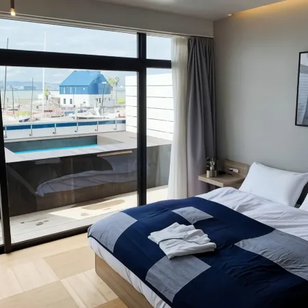 Osaka Hokko Marina Hull