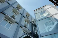 피즈 호텔 롬복 Udayana 주변 호텔
