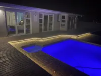 أوتينيكا إن - مسبح
