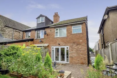 Modern flat in city centre with garden Hotels in 