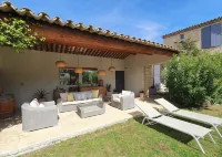 Villa les Terrasses de Gordes Hotels in Gordes