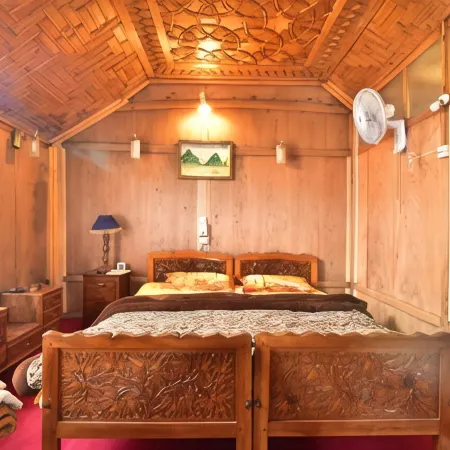 Golden Hopes Group of Houseboats
