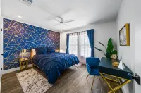 Private Gated Backyard with Fire Pit and Stylish Kitchen - Elegant Retreat Hotels in Center Point