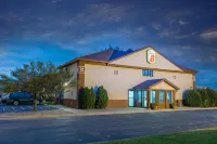 Super 8 by Wyndham Fairmont Hotels in Fairmont