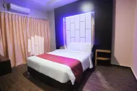 Edotel Syariah Nilam Sari Mitra RedDoorz فنادق في Simpang Empat