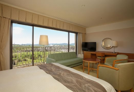 산다 호텔 외관 및 주차장