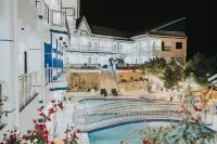 Santiago Cove Hotel and Restaurant - Beach