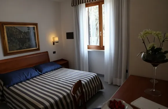 地勒尼安海酒店