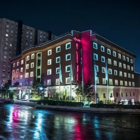 Agaoğlu My City Hotel Istanbul Отели рядом с достопримечательностью «Бейкоз»