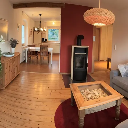 quiet, close to the center, 5 min. to train, 3 bedrooms, family friendly, garden