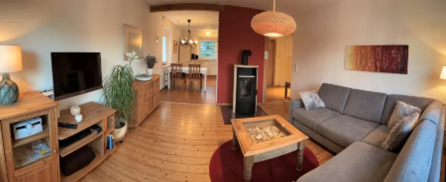 quiet, close to the center, 5 min. to train, 3 bedrooms, family friendly, garden