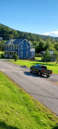 Historic Farmhouse with private river access to Juniata River