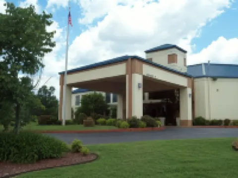 Days Inn & Suites by Wyndham Tahlequah Hotels in Cherokee County