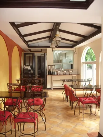 The Suites at Calle Nueva Отели в г. Западный Негрос