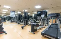 Howard Johnson by Wyndham Bur Dubai - Gym