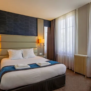 Hotel de la Gare de Troyes Отели рядом с достопримечательностью «Музей Сен-Луп»