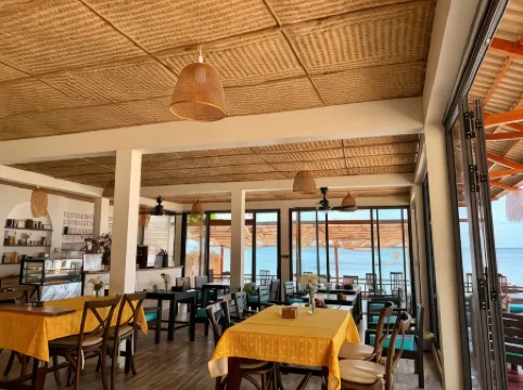 Nhat Lan Resort Отели рядом с достопримечательностью «Лонг-Бич Перлс»