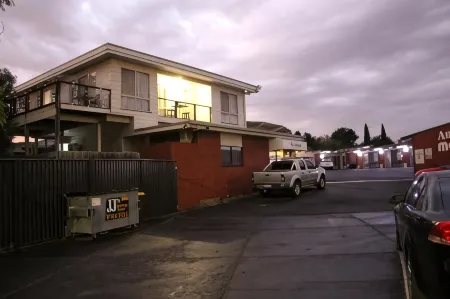 Abbotswood Motor Inn