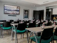 The Onyx Apartment Hotel by Newmark Hotels near Silo District
