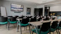 The Onyx Apartment Hotel by Newmark - parking