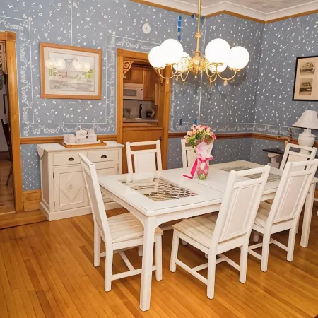 Victorian Beachside Apartment