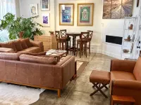 Central Location, Balcony Access at Marfa House Rio Concho Các khách sạn ở Marfa