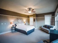 5Br - South Main's Iconic Green Craftsman Retreat - Steps to River & Parks Hotels in Buena Vista