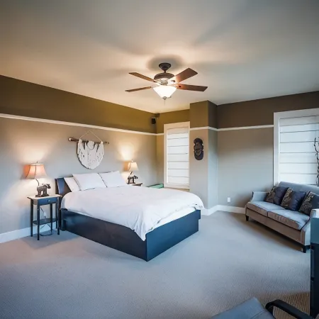 5Br - South Main's Iconic Green Craftsman Retreat - Steps to River & Parks