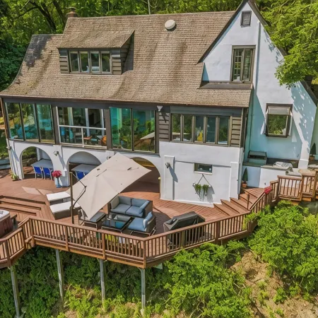 Charming 4-bedroom country house 40 minutes from NYC