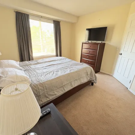 Whole House to Yourself! Cozy Suburban Getaway Near Riverside Pathways