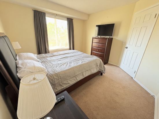 Whole House to Yourself! Cozy Suburban Getaway Near Riverside Pathways